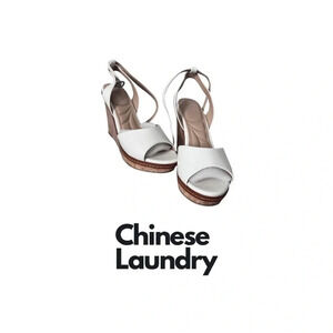 Chinese Laundry | Beaming Smooth Wedge Sandal in White | Size 9